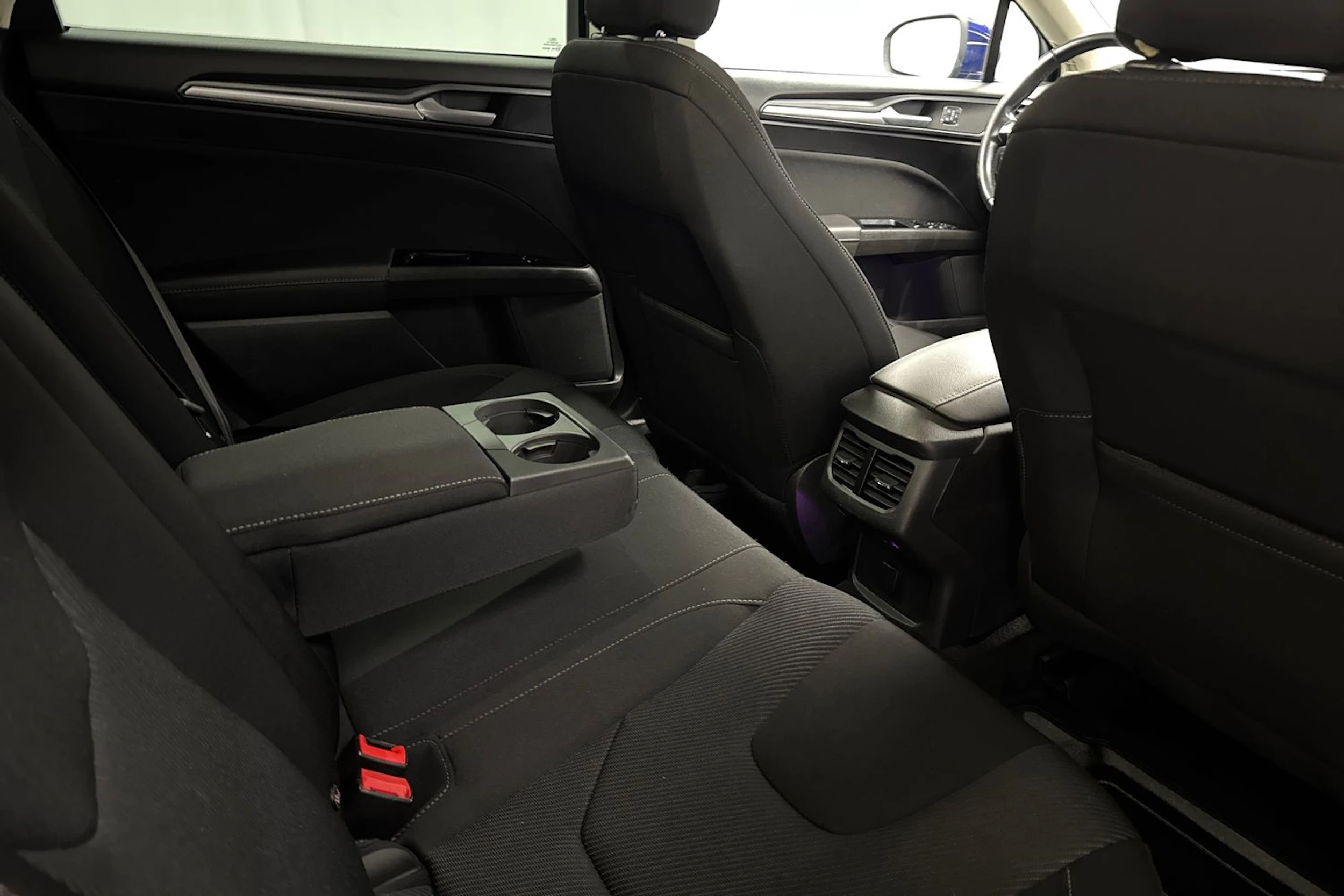 sininen Ford Mondeo 2016 kuva 15.