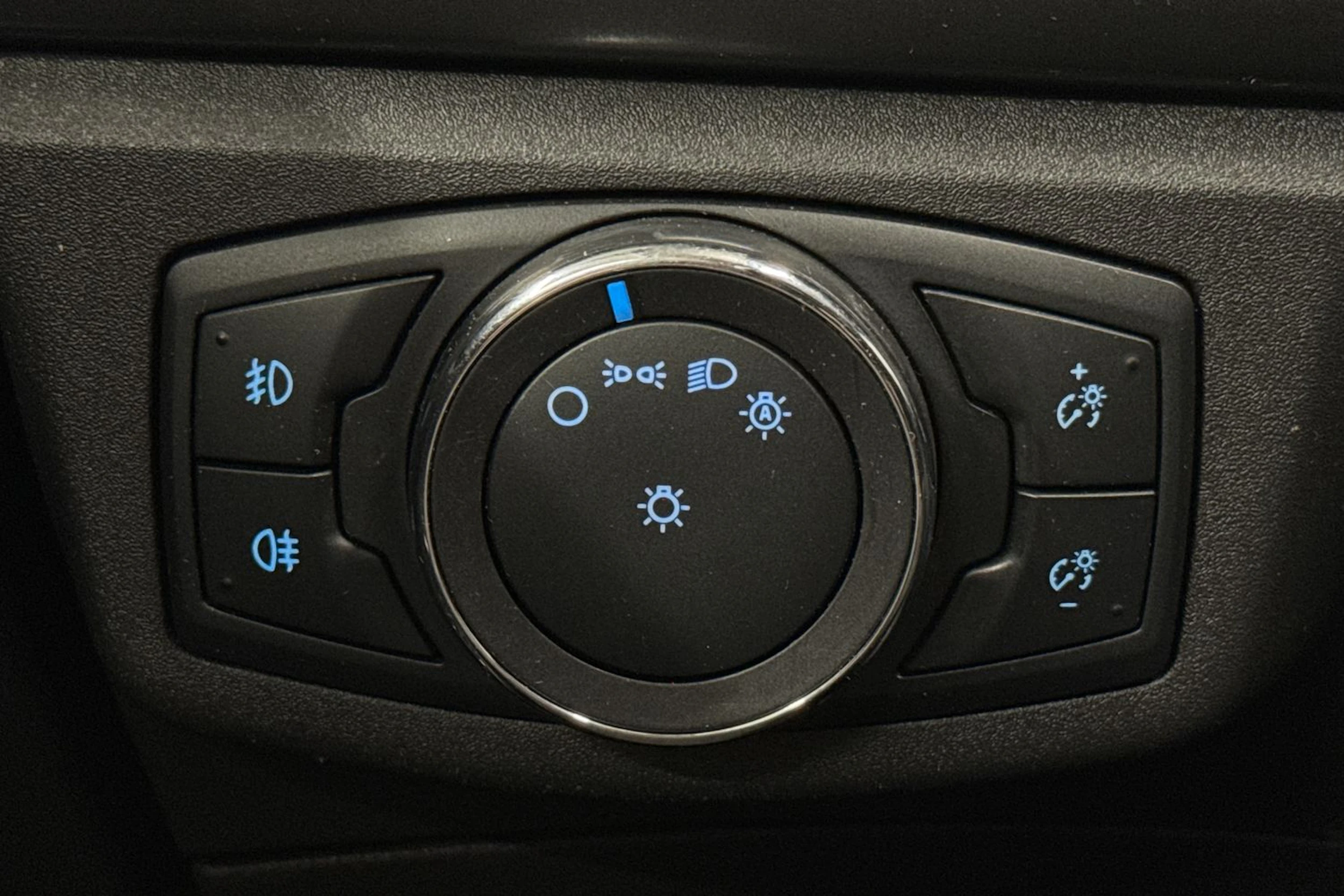 sininen Ford Mondeo 2016 kuva 20.