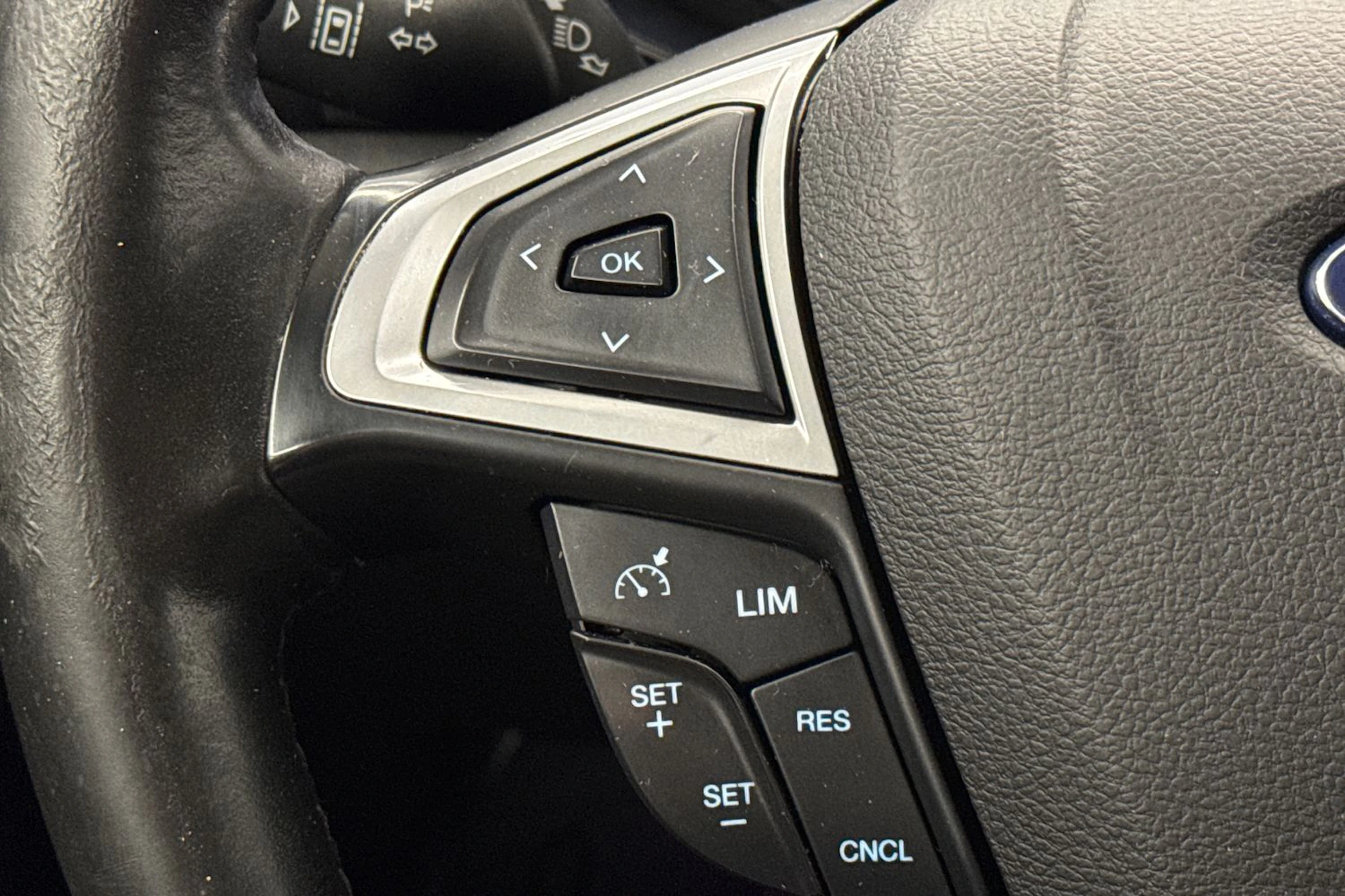 sininen Ford Mondeo 2016 kuva 22.