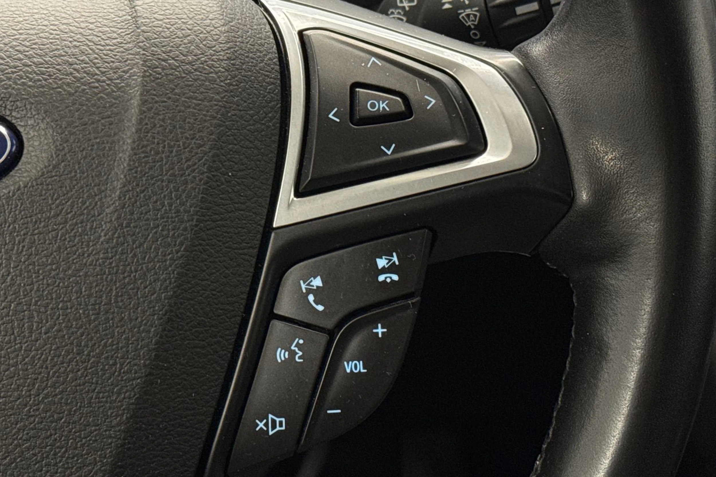 sininen Ford Mondeo 2016 kuva 23.