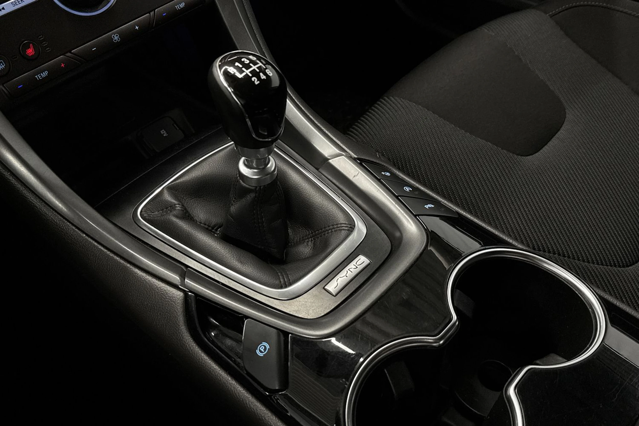 sininen Ford Mondeo 2016 kuva 28.