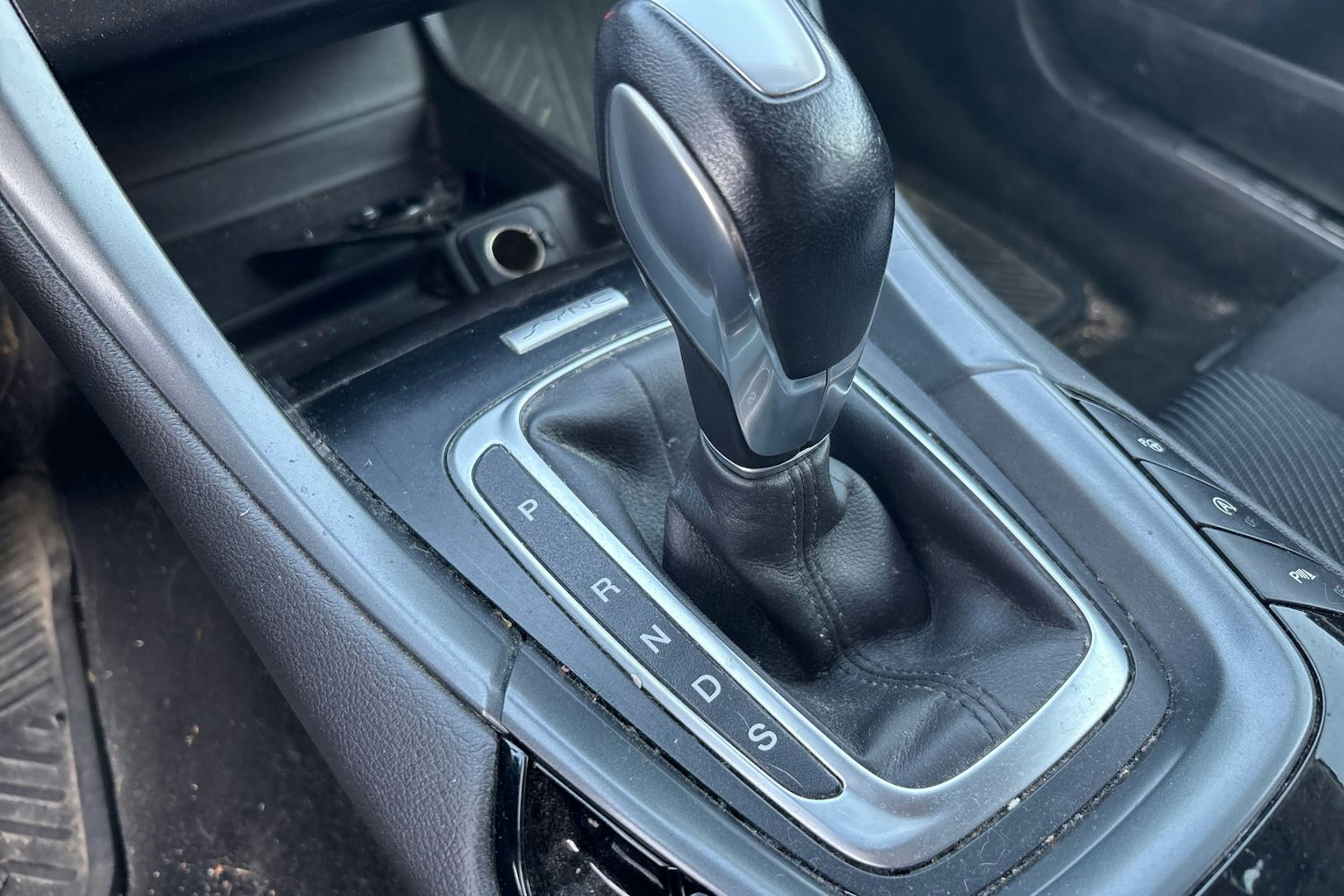 Valkoinen Ford MONDEO 2016 kuva 18.