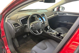 punainen Ford Mondeo 2016 kuva 3.