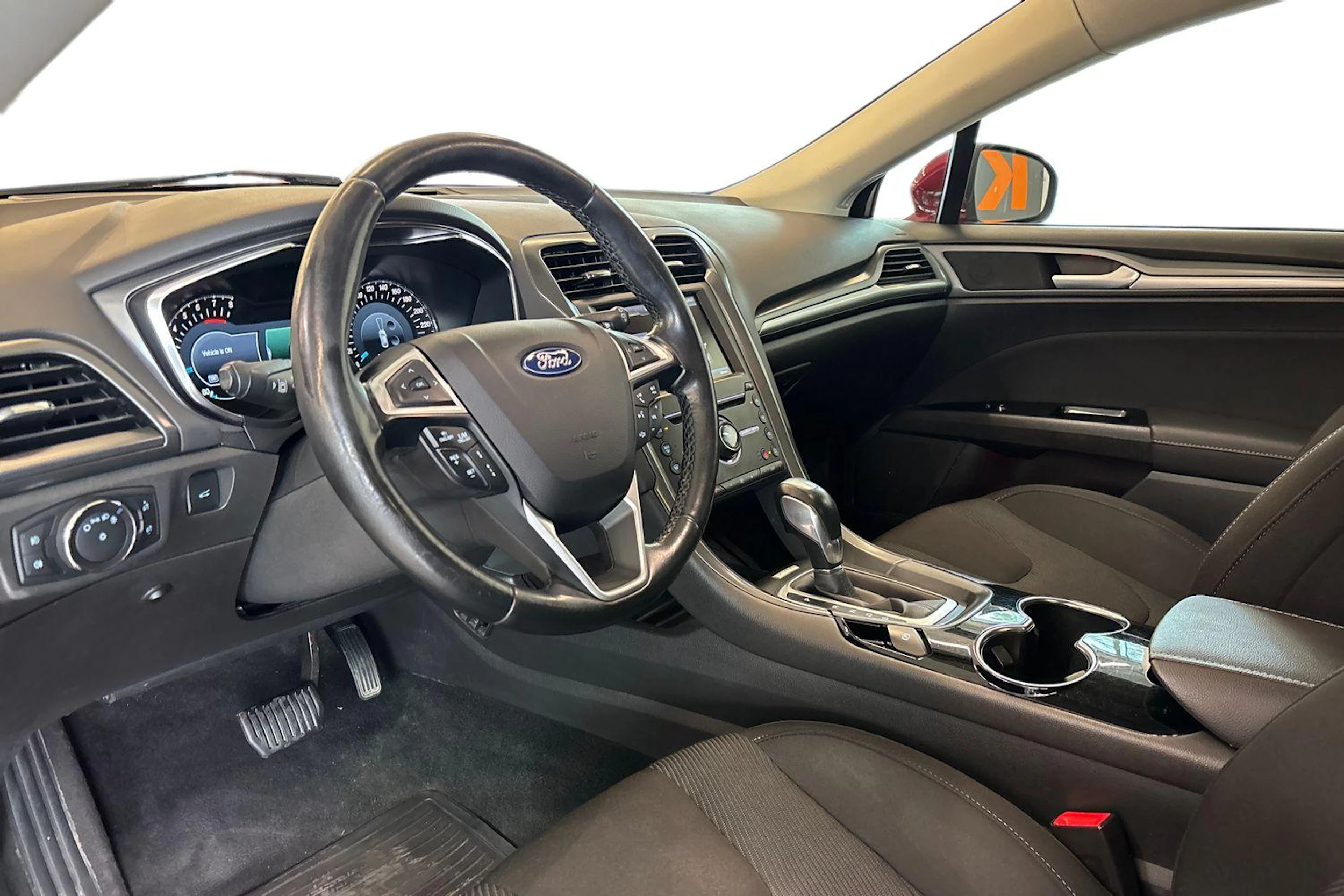 punainen Ford Mondeo 2016 kuva 6.