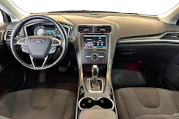 punainen Ford Mondeo 2016 kuva 7.