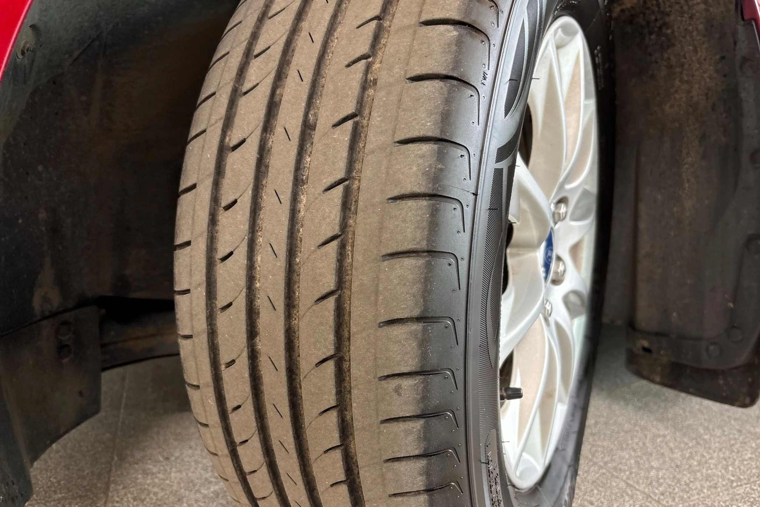 punainen Ford Mondeo 2016 kuva 10.