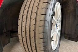 punainen Ford Mondeo 2016 kuva 10.