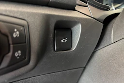punainen Ford Mondeo 2016 kuva 21.