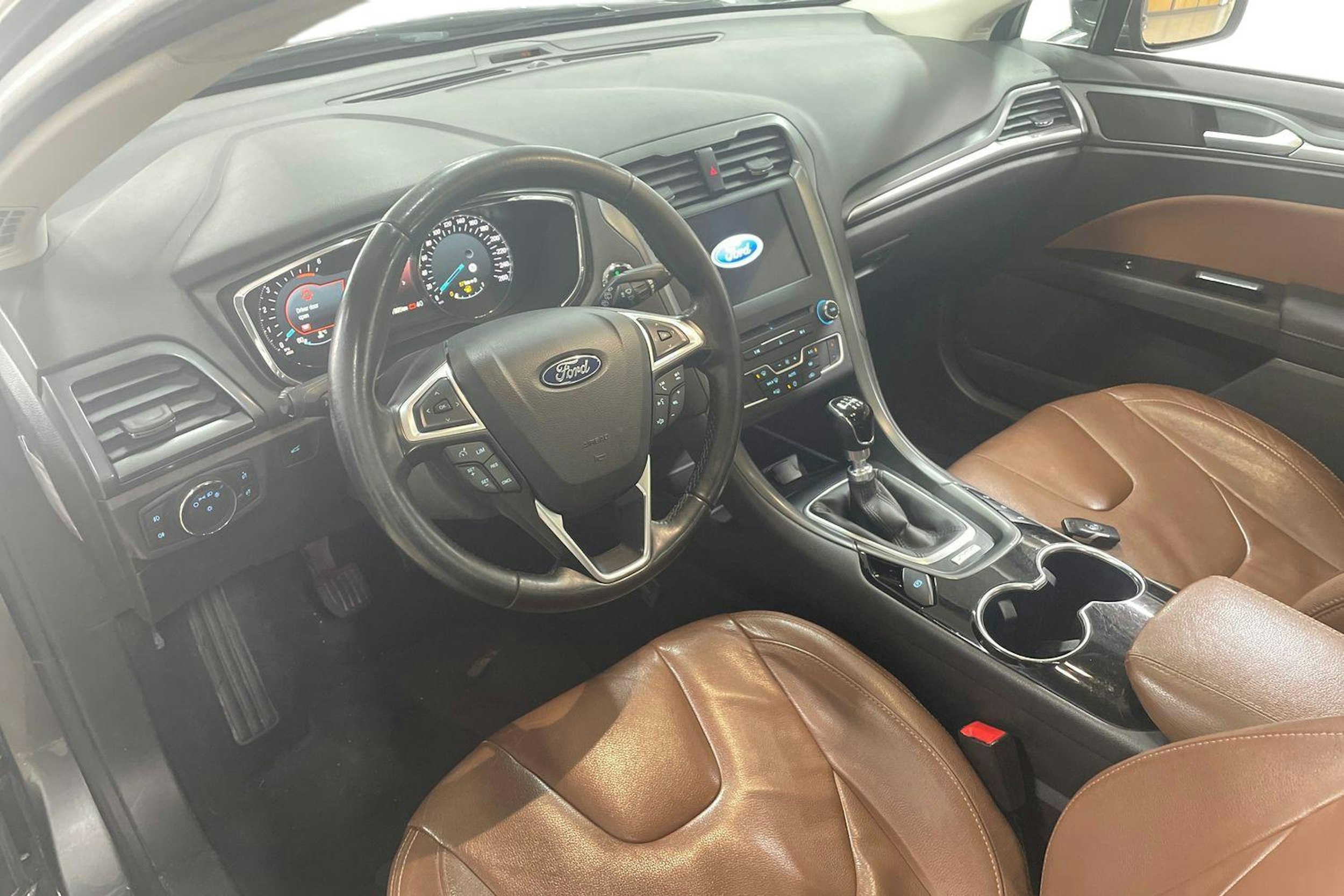 Harmaa Ford MONDEO 2016 kuva 7.