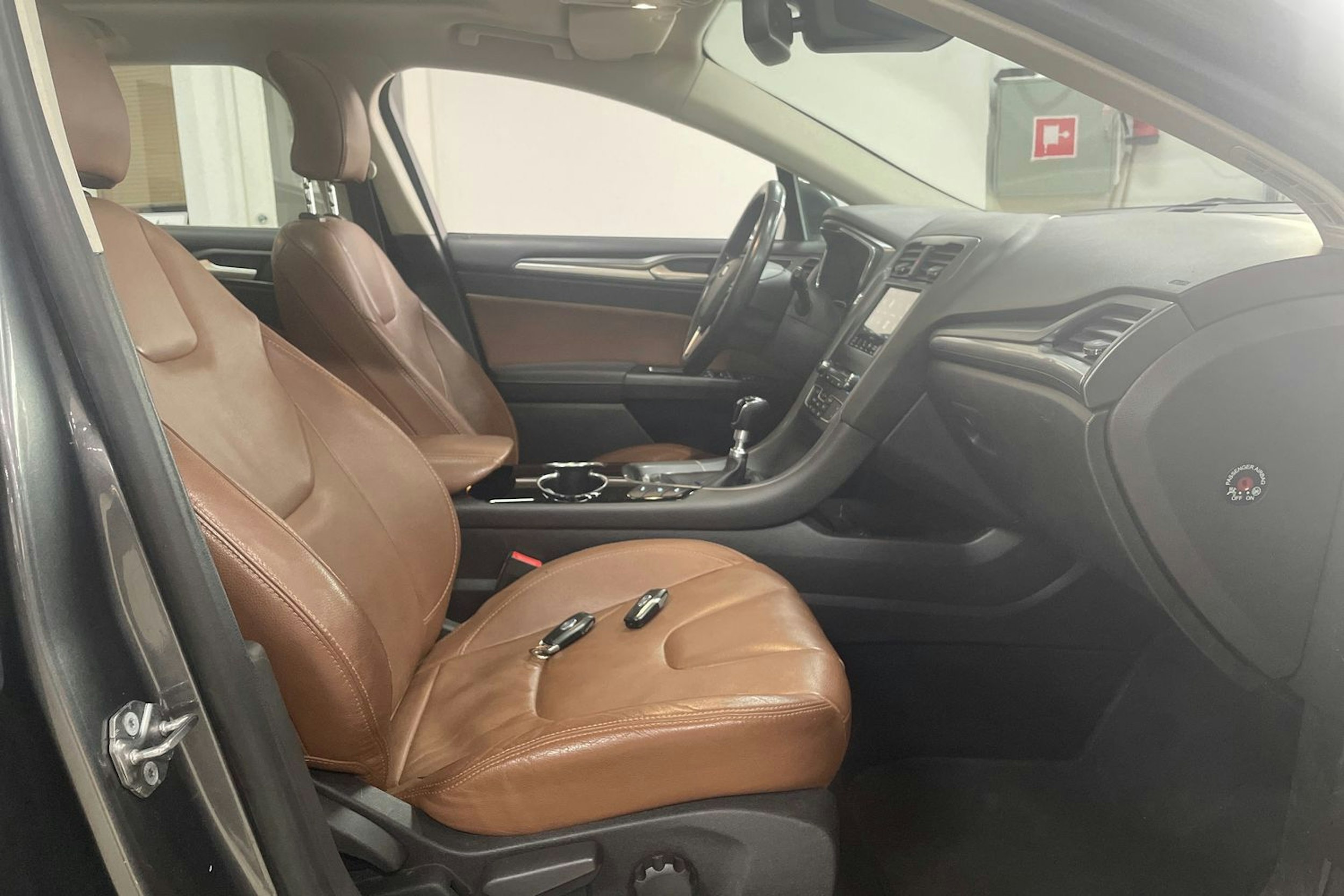 Harmaa Ford MONDEO 2016 kuva 14.