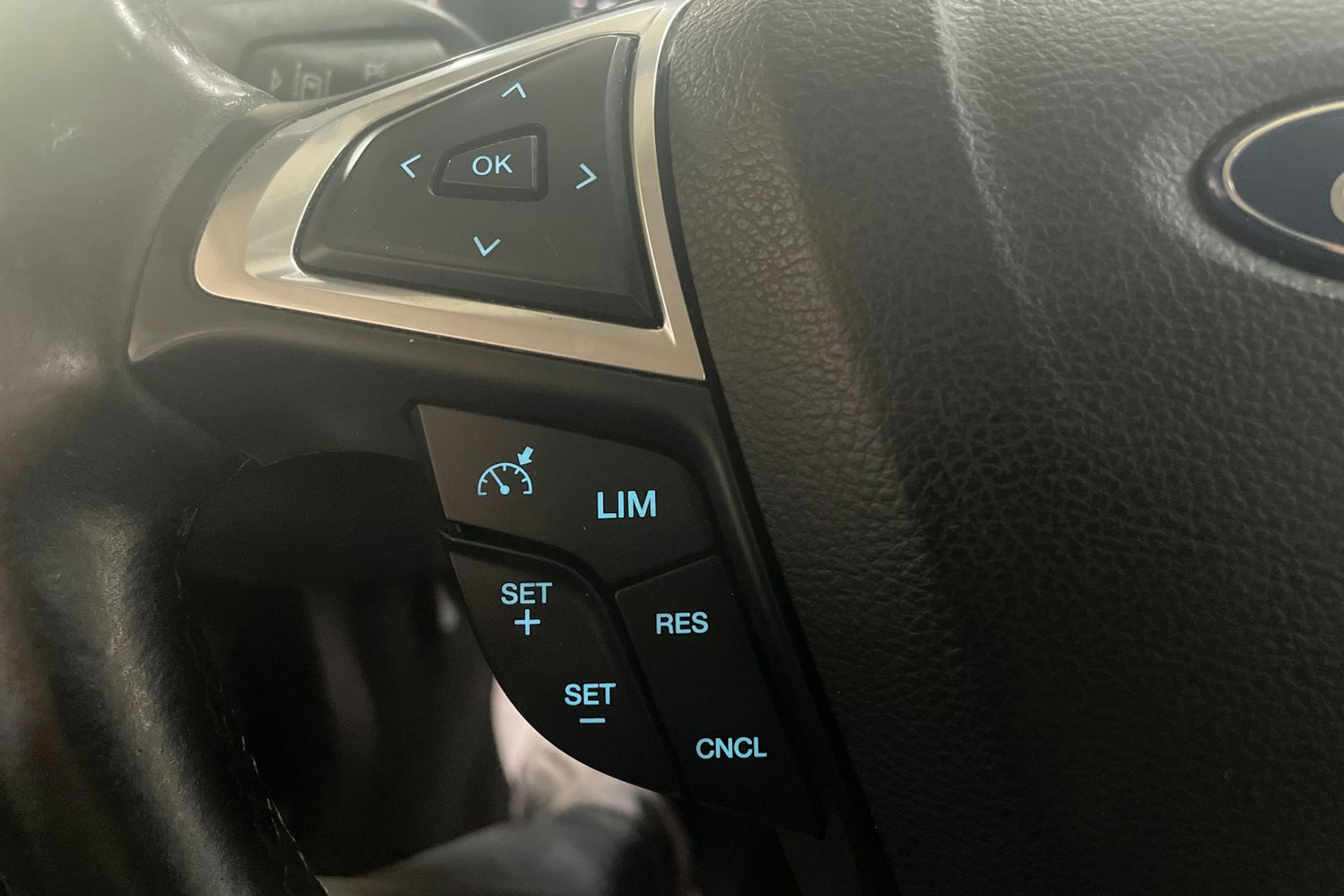 Harmaa Ford MONDEO 2016 kuva 23.