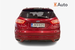 punainen Ford Mondeo 2016 kuva 3.