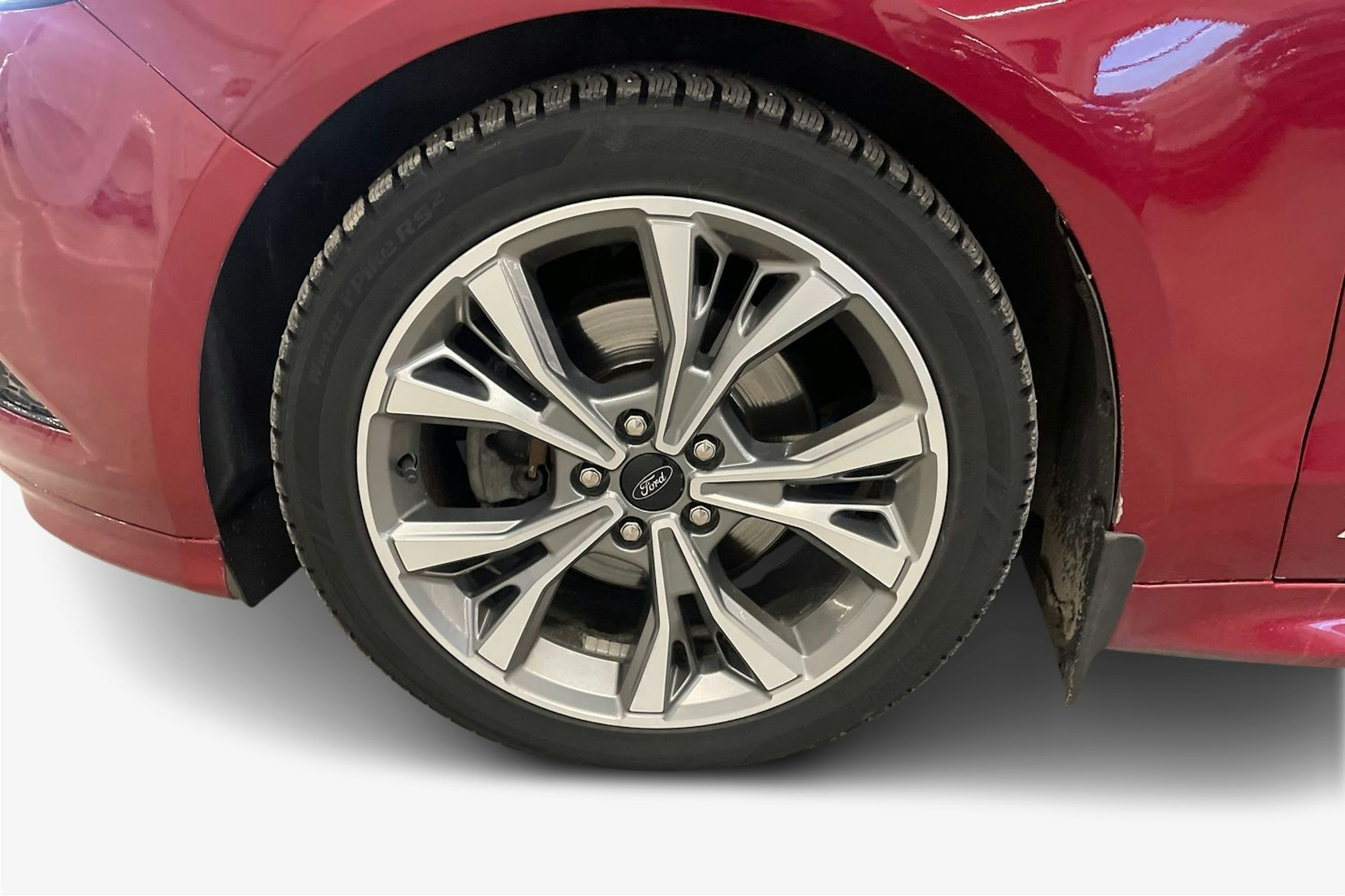 punainen Ford Mondeo 2016 kuva 9.