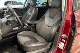 punainen Ford Mondeo 2016 kuva 11.