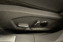 punainen Ford Mondeo 2016 kuva 12.