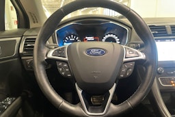 punainen Ford Mondeo 2016 kuva 13.