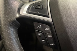 punainen Ford Mondeo 2016 kuva 15.