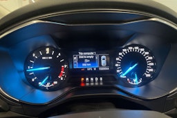 punainen Ford Mondeo 2016 kuva 17.