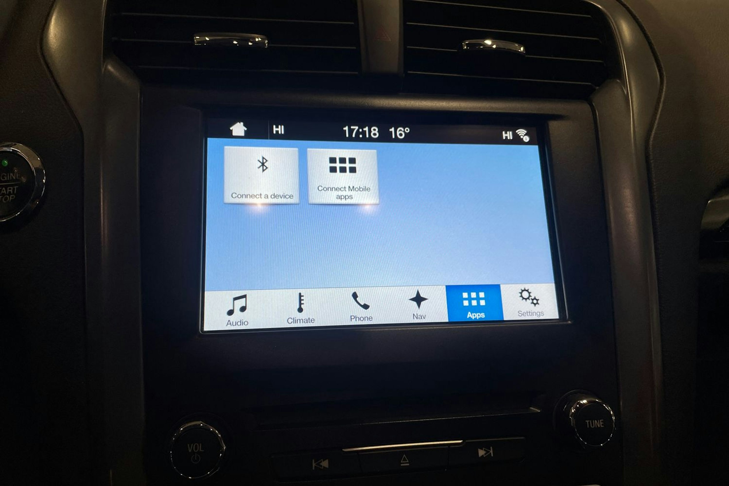 punainen Ford Mondeo 2016 kuva 20.