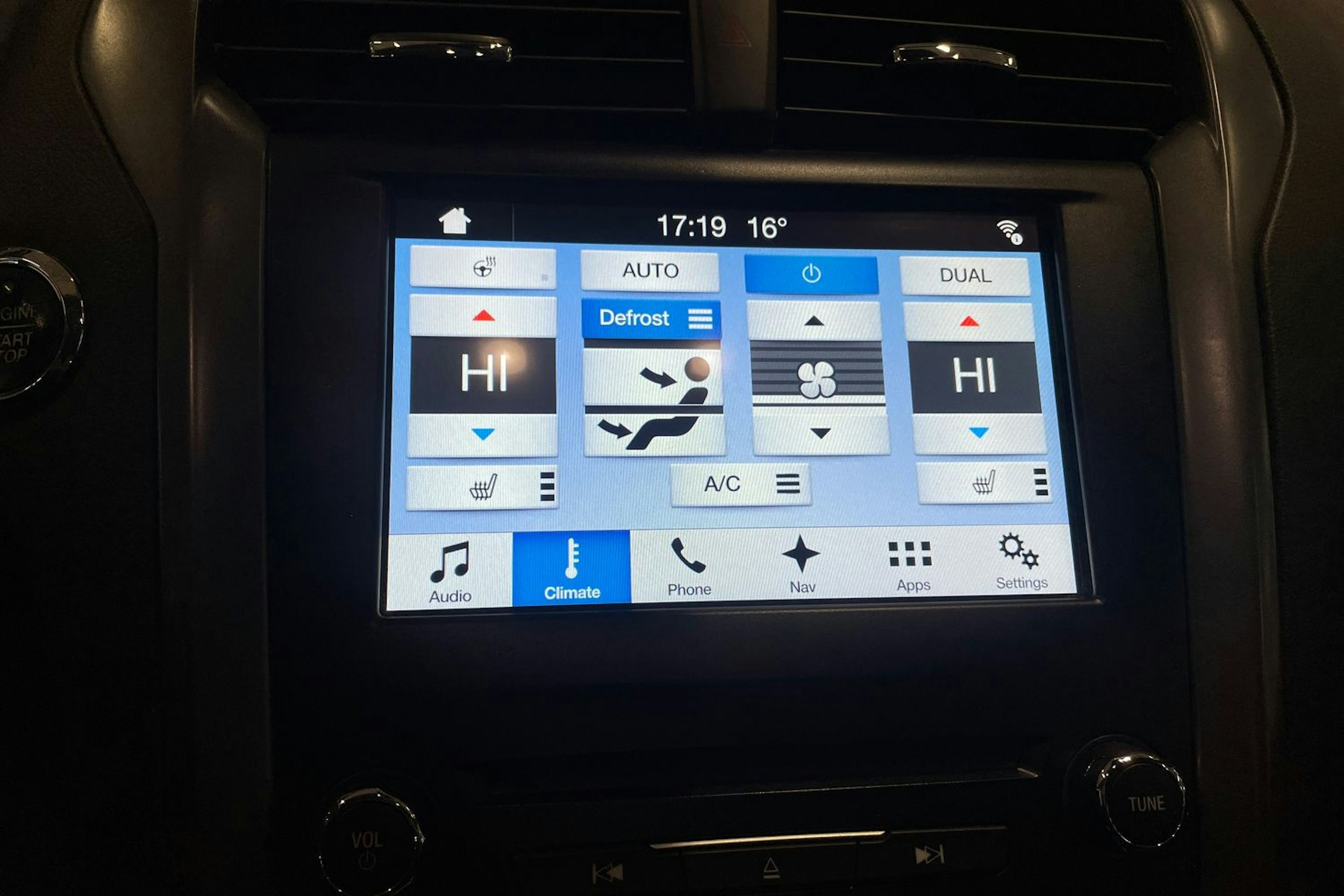 punainen Ford Mondeo 2016 kuva 22.