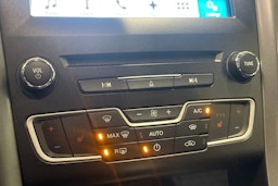 punainen Ford Mondeo 2016 kuva 27.