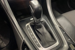 punainen Ford Mondeo 2016 kuva 28.