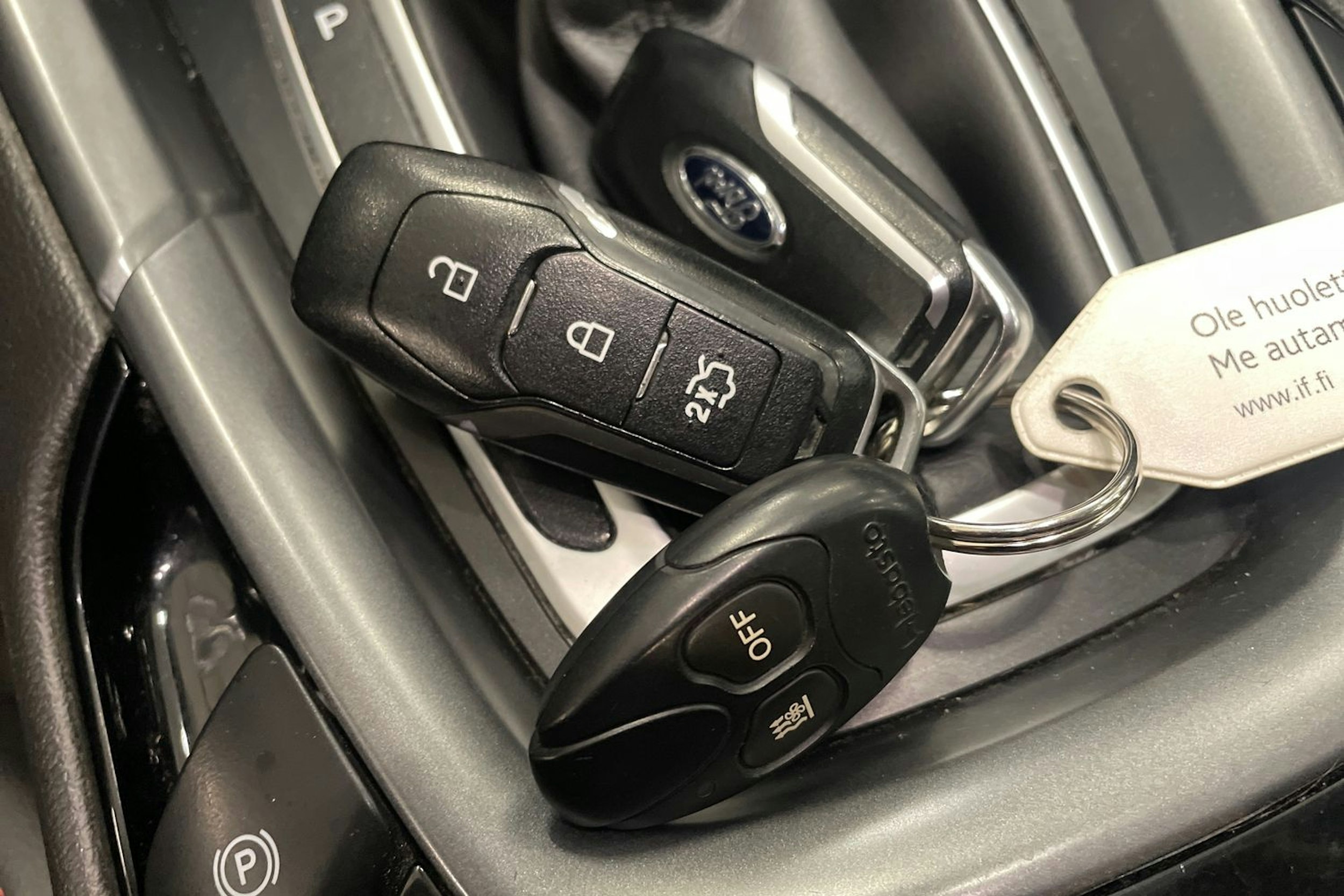 punainen Ford Mondeo 2016 kuva 30.