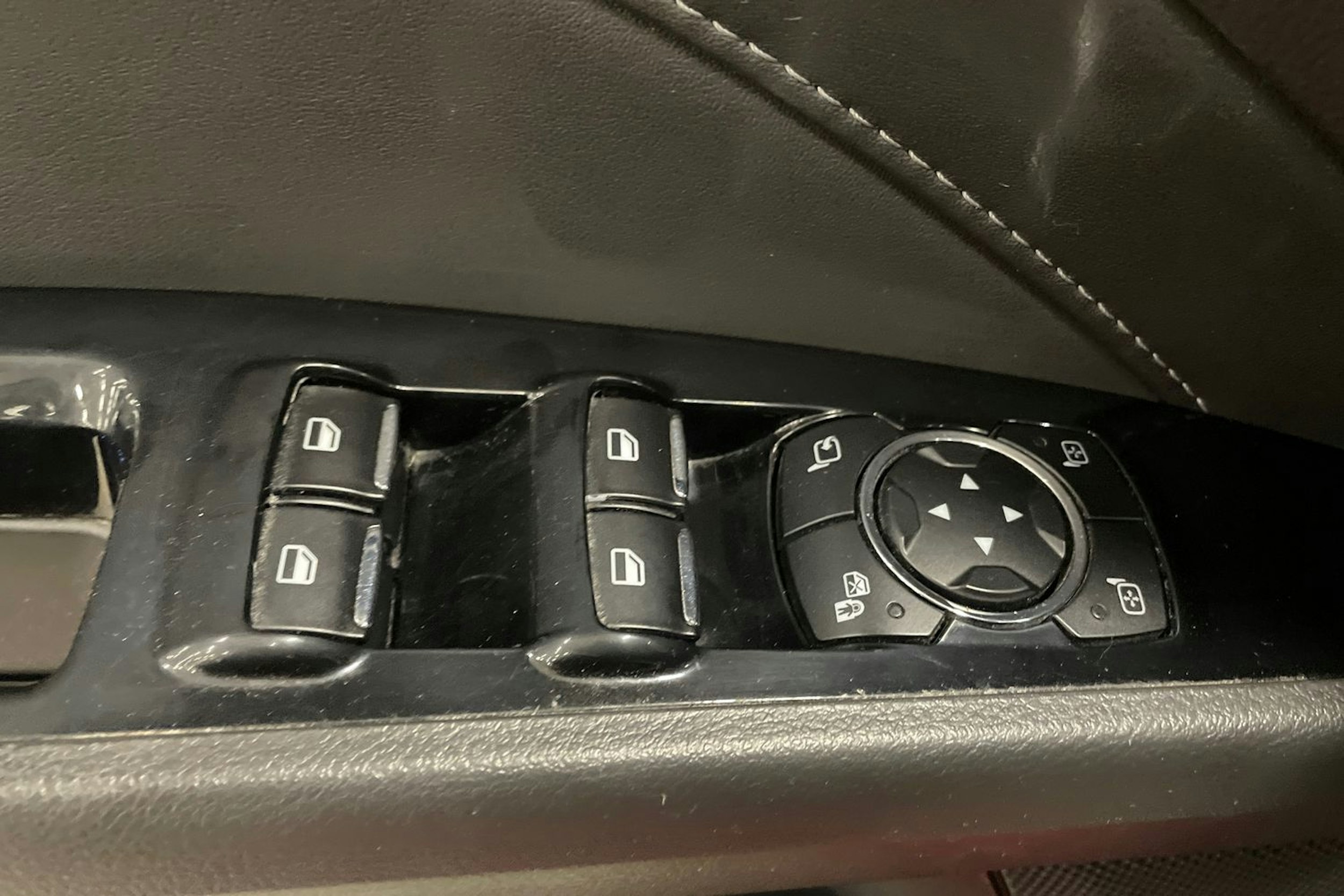 punainen Ford Mondeo 2016 kuva 31.