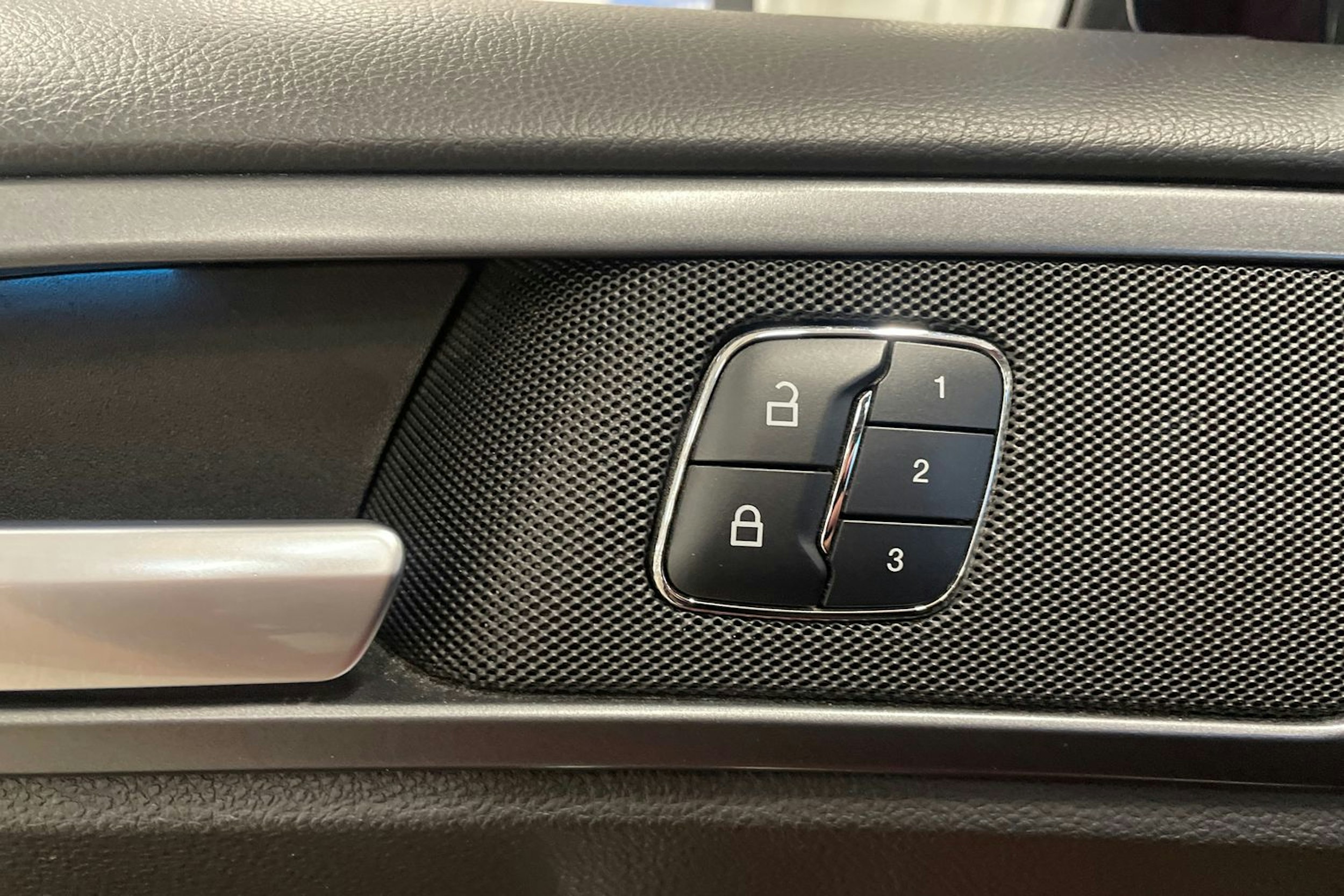 punainen Ford Mondeo 2016 kuva 32.