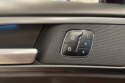 punainen Ford Mondeo 2016 kuva 32.