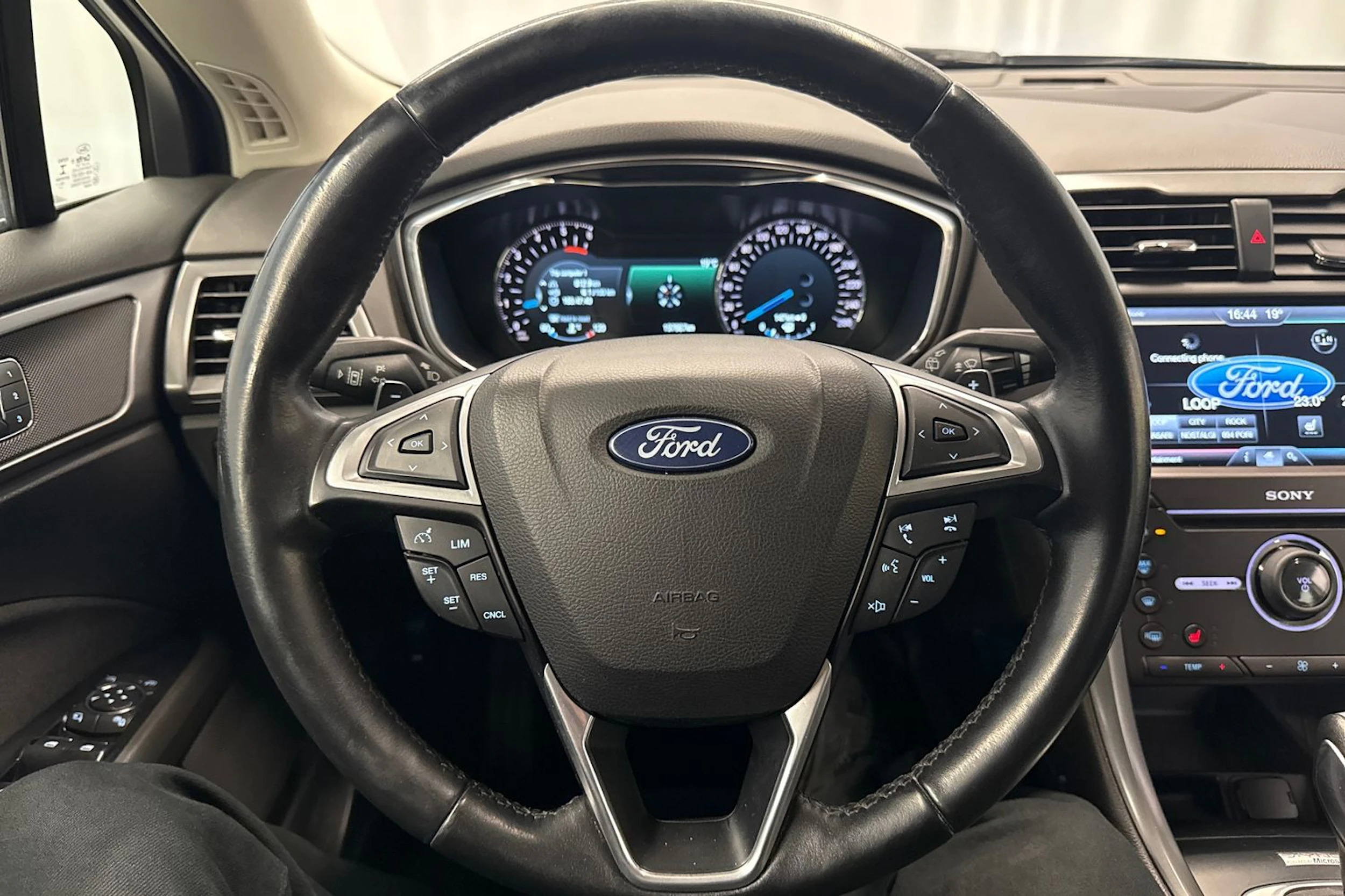 musta Ford Mondeo 2016 kuva 15.