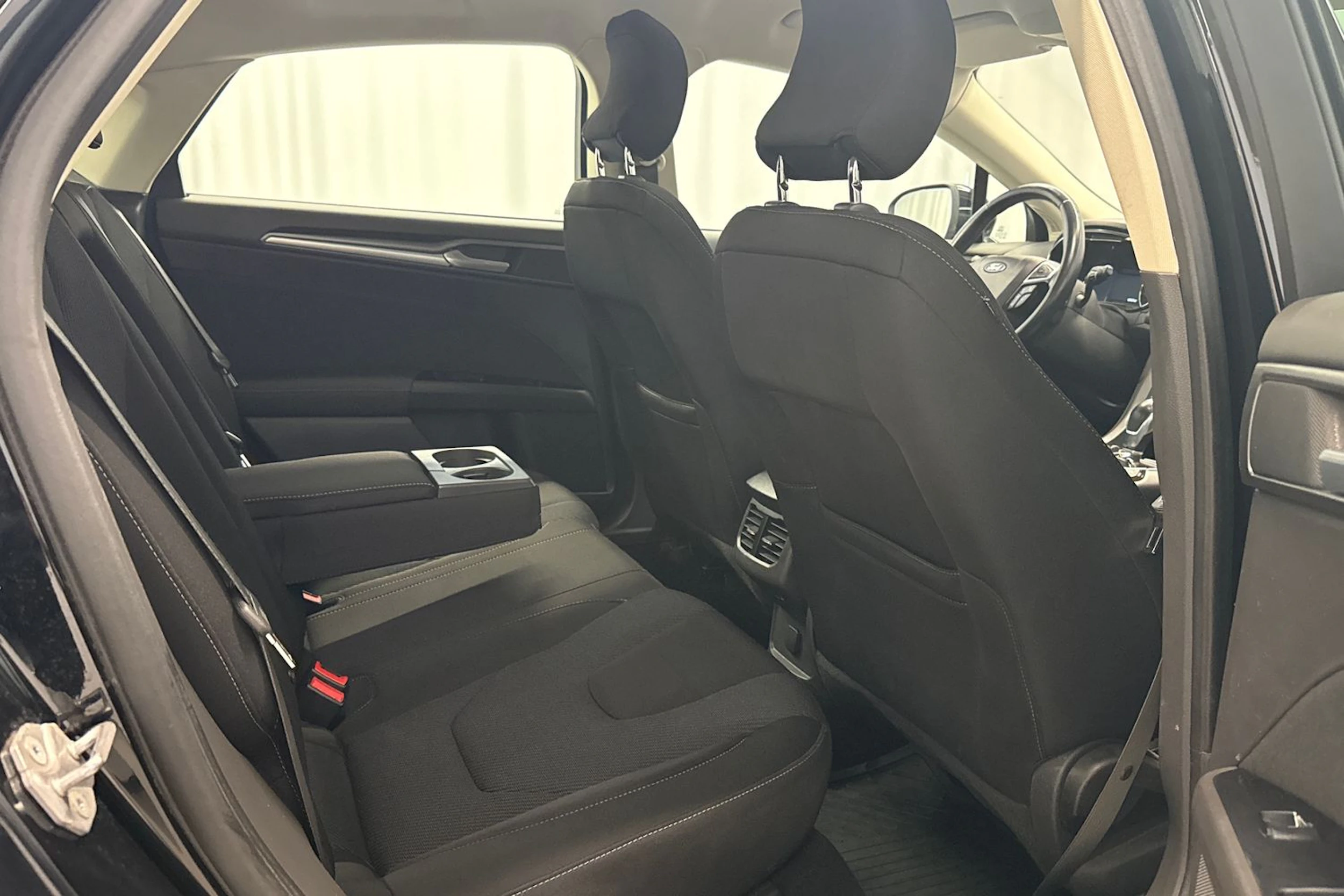 musta Ford Mondeo 2016 kuva 15.