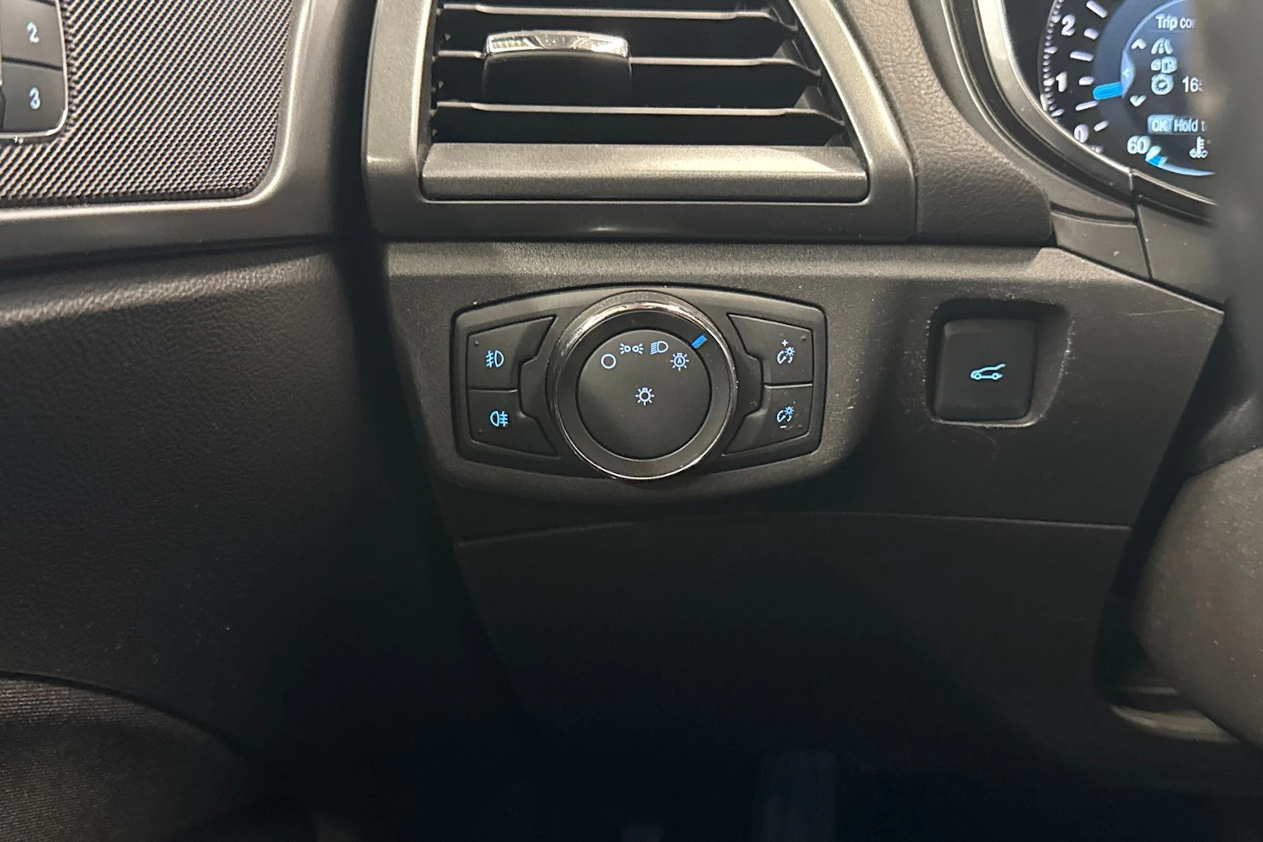 musta Ford Mondeo 2016 kuva 22.