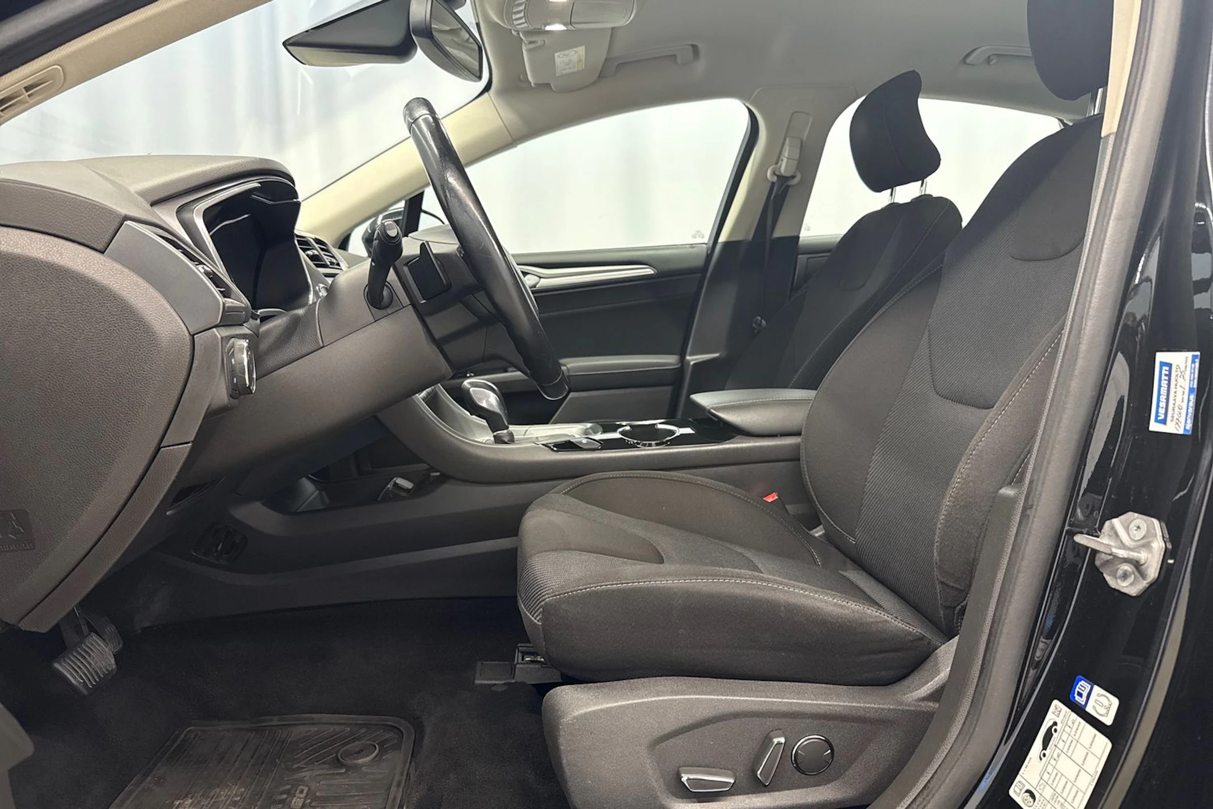 musta Ford Mondeo 2016 kuva 26.