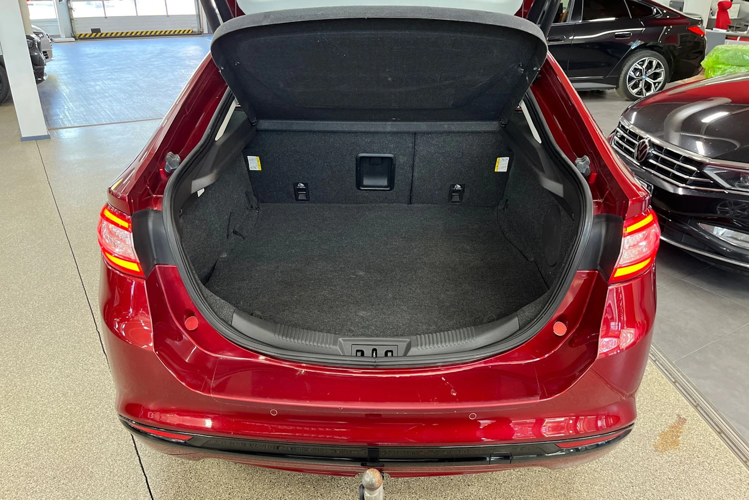 Punainen Ford MONDEO 2016 kuva 11.