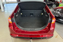Punainen Ford MONDEO 2016 kuva 11.