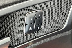 Punainen Ford MONDEO 2016 kuva 13.