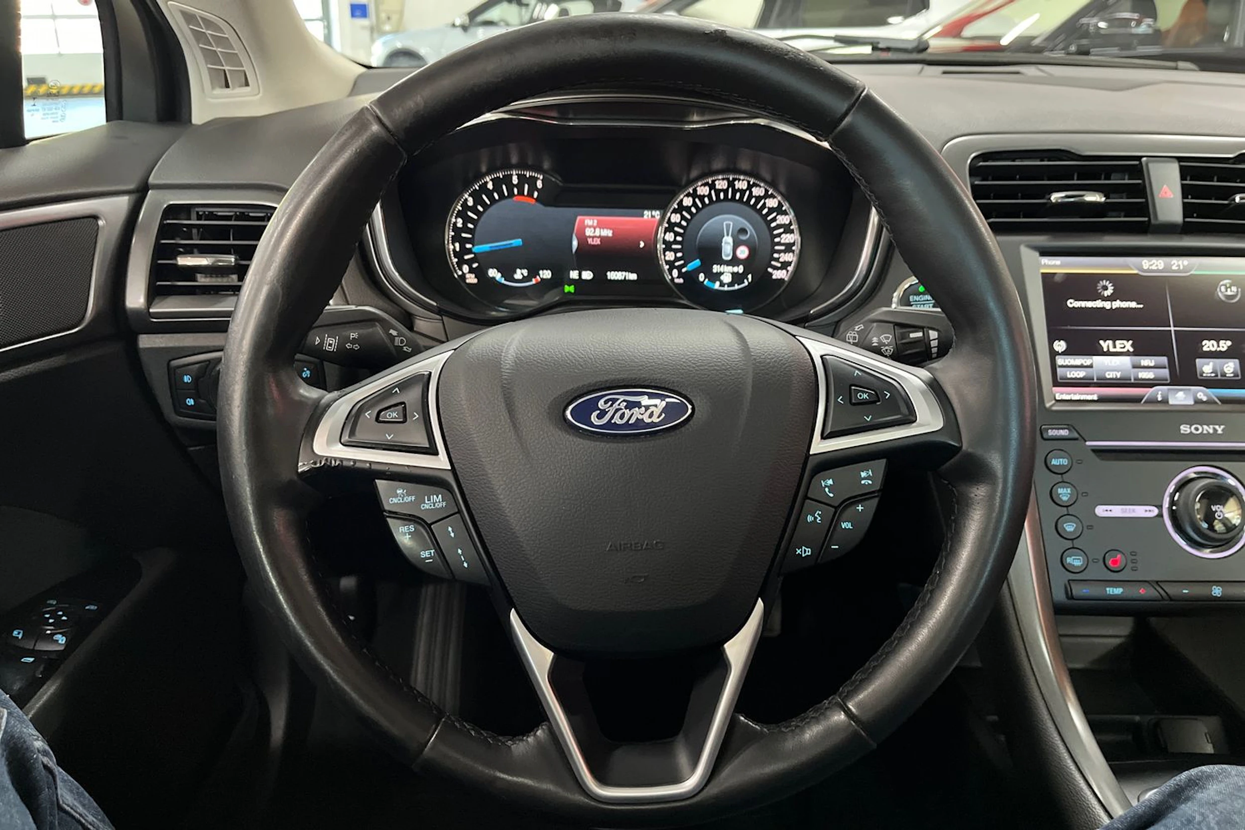 Punainen Ford MONDEO 2016 kuva 18.