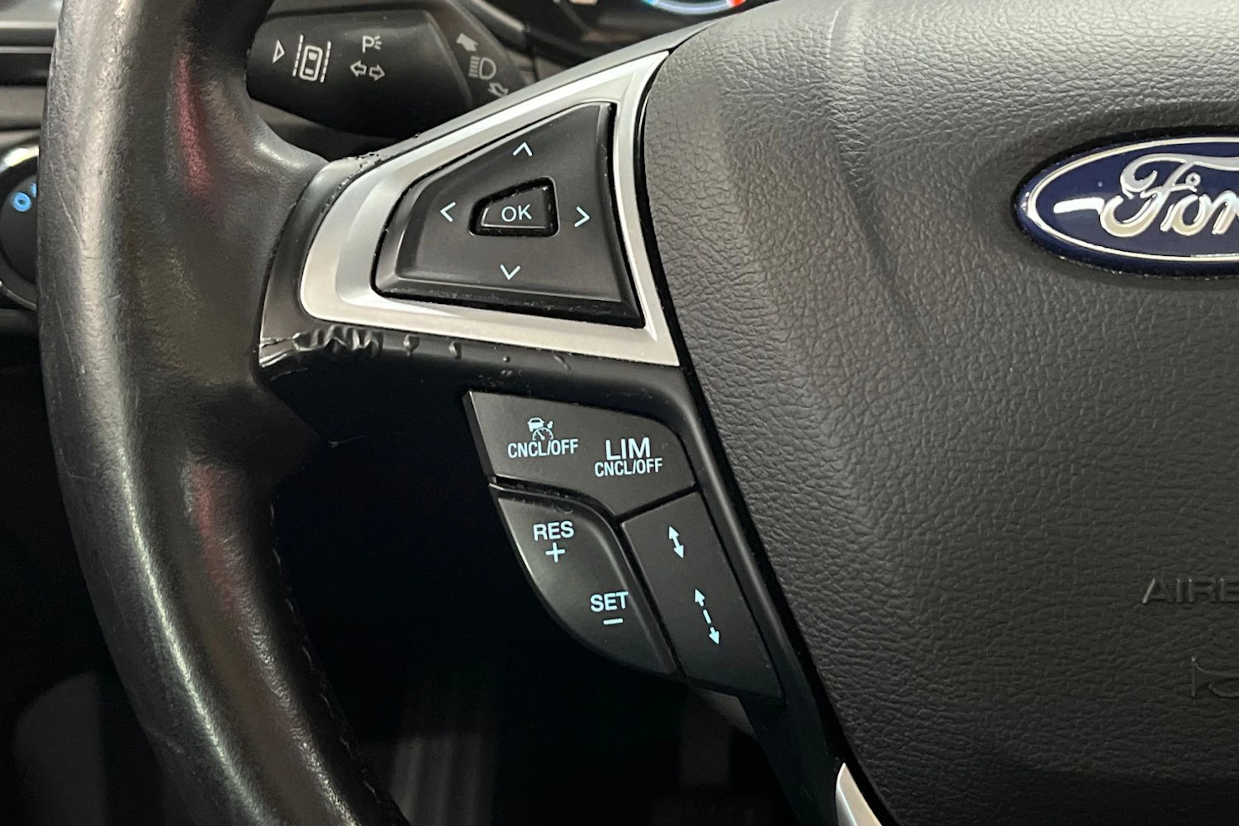 Punainen Ford MONDEO 2016 kuva 19.
