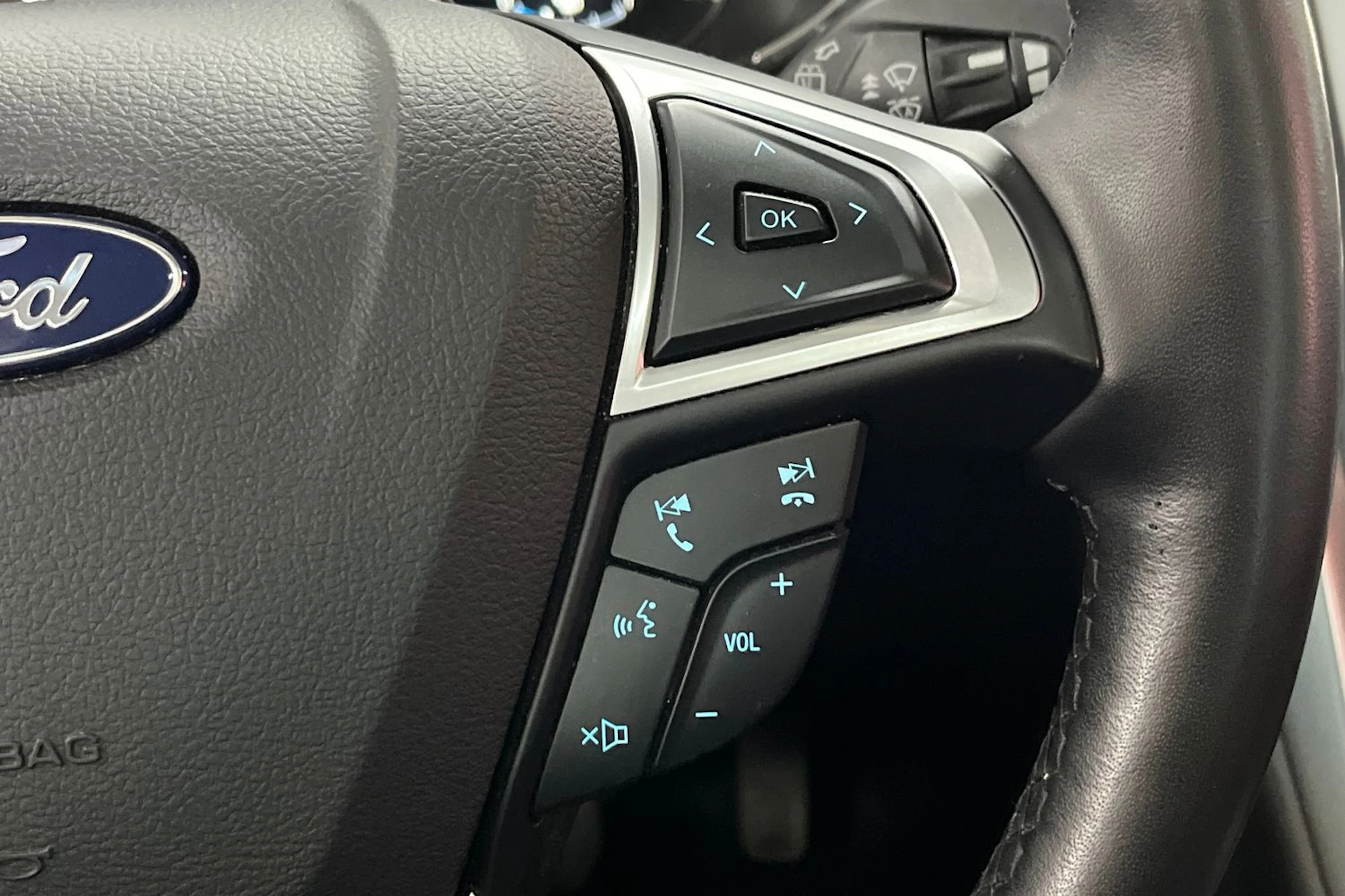 Punainen Ford MONDEO 2016 kuva 20.