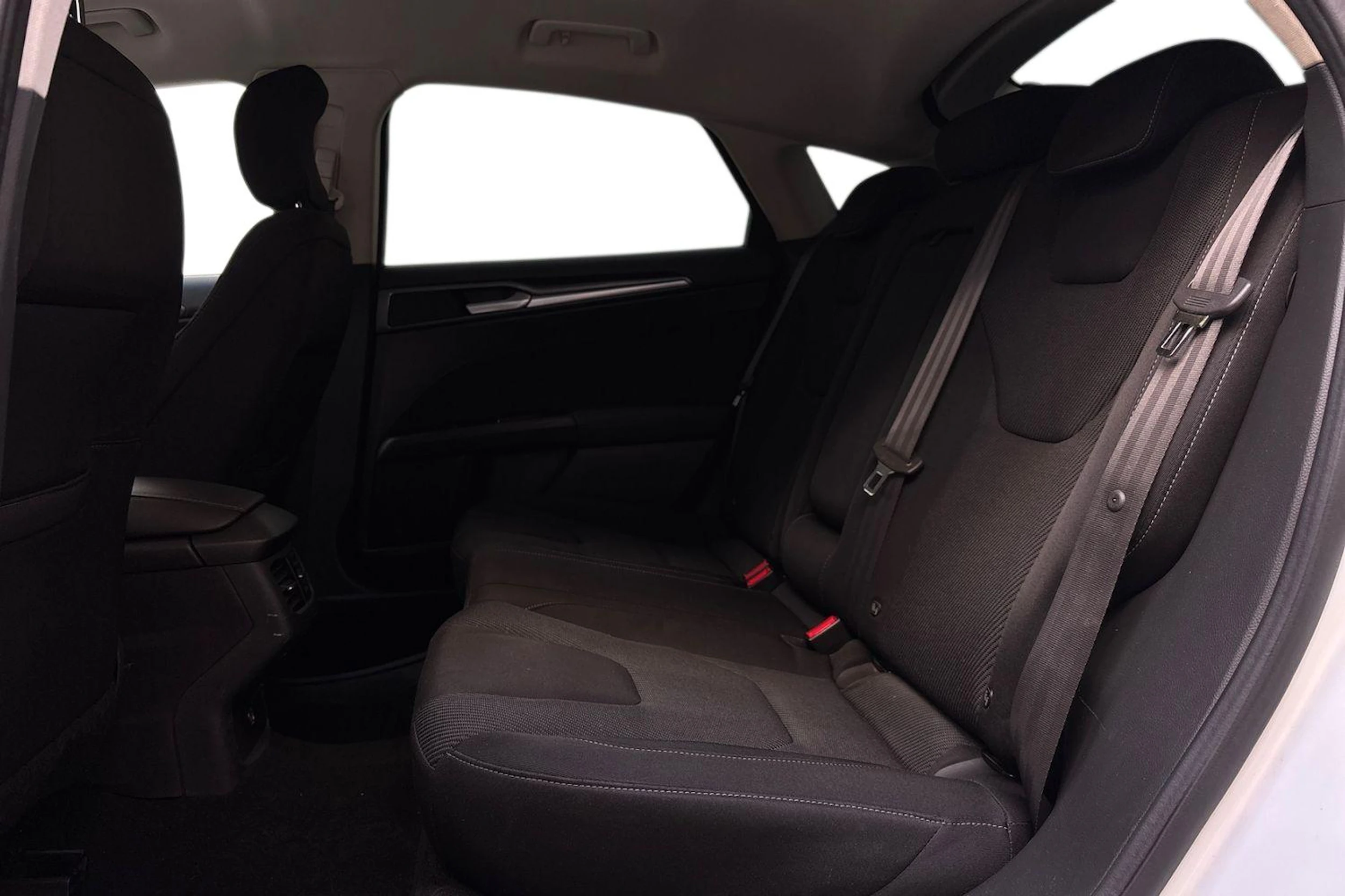 Valkoinen Ford MONDEO 2016 kuva 8.