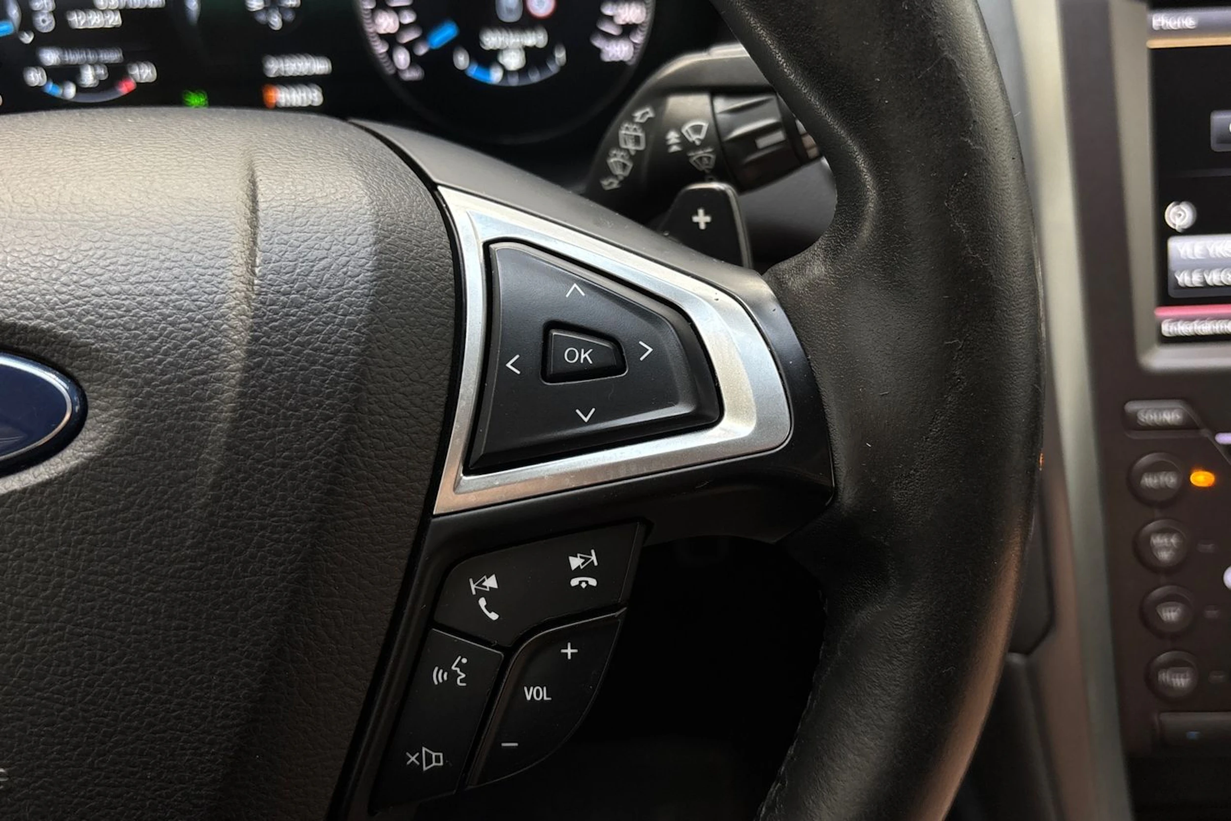 Valkoinen Ford MONDEO 2016 kuva 16.