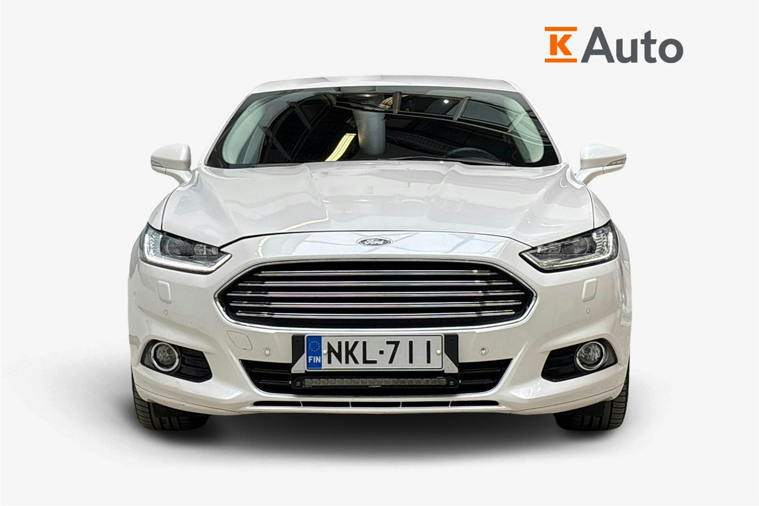 valkoinen Ford Mondeo 2016 kuva 5.