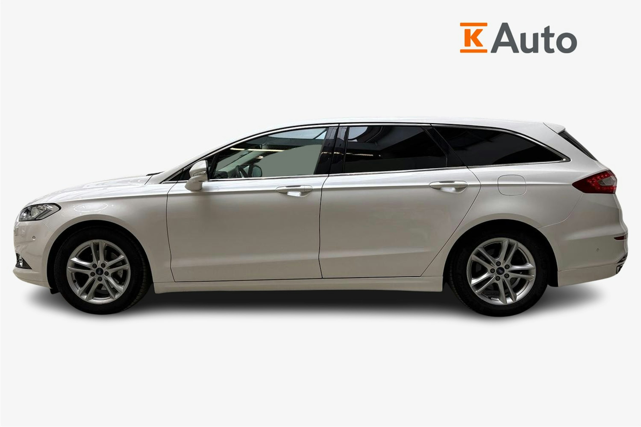 valkoinen Ford Mondeo 2016 kuva 6.