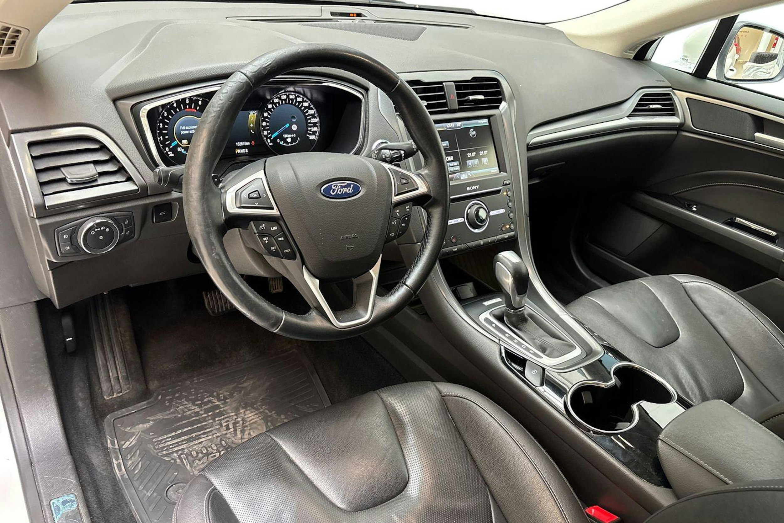 valkoinen Ford Mondeo 2016 kuva 7.