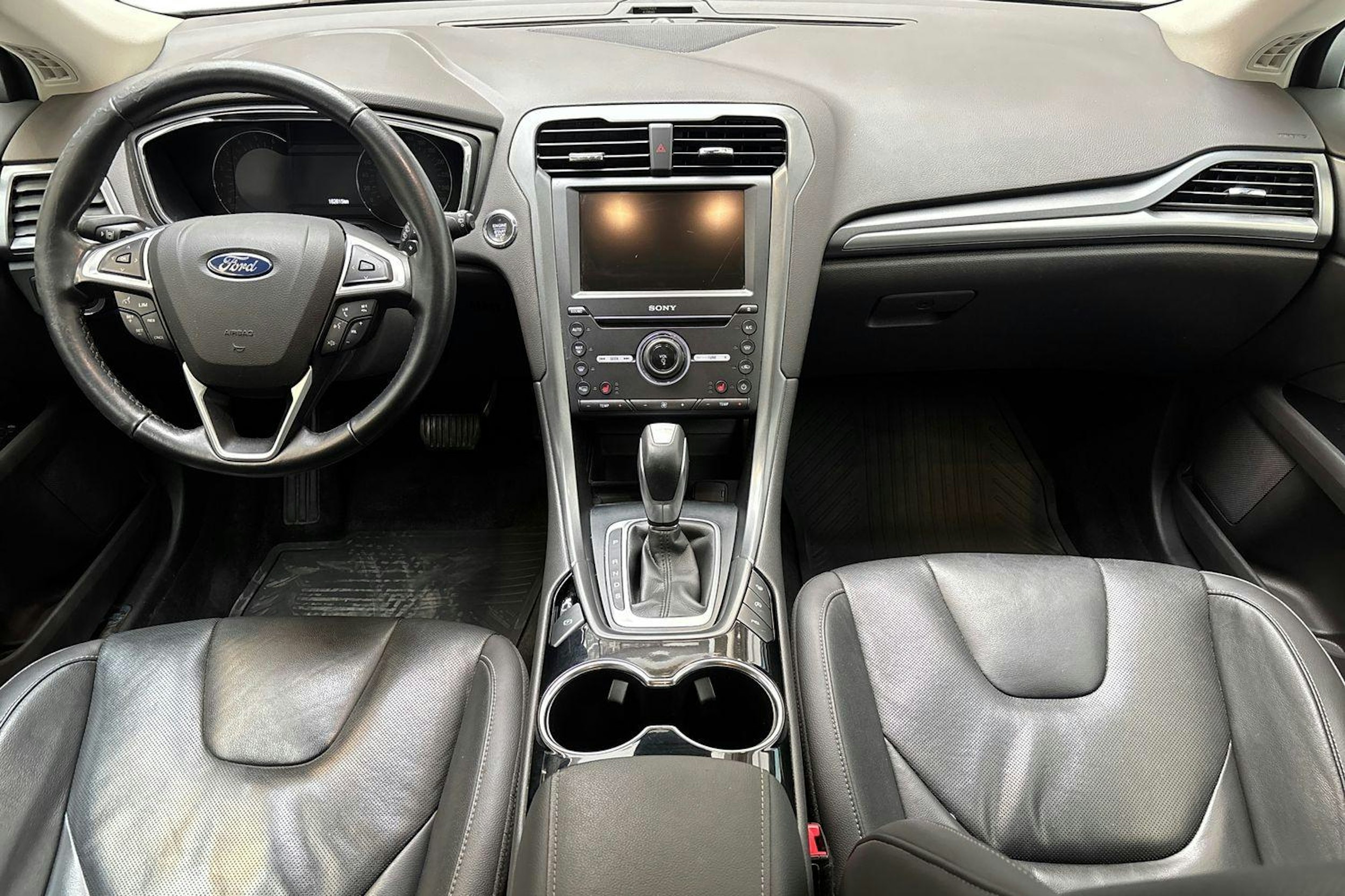 valkoinen Ford Mondeo 2016 kuva 9.