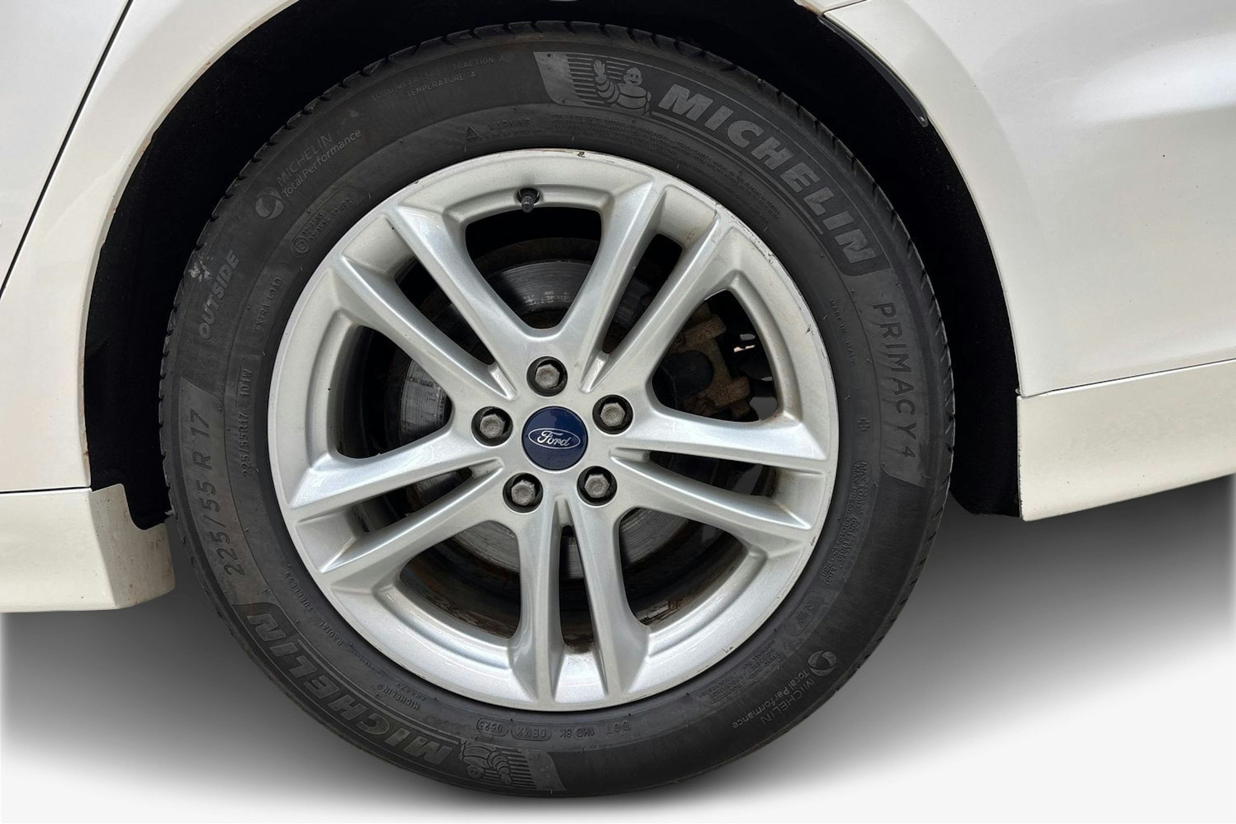 valkoinen Ford Mondeo 2016 kuva 11.