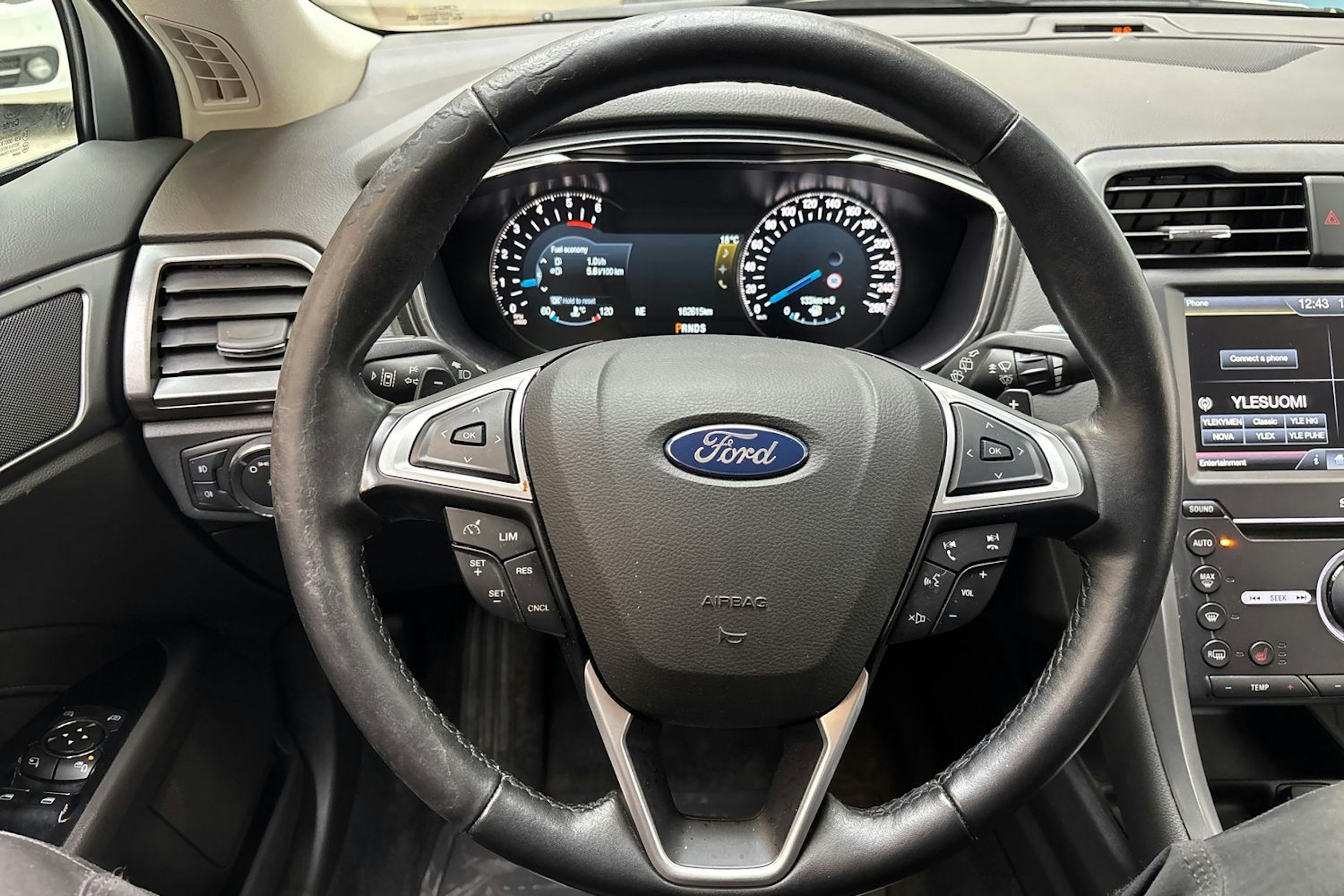 valkoinen Ford Mondeo 2016 kuva 21.