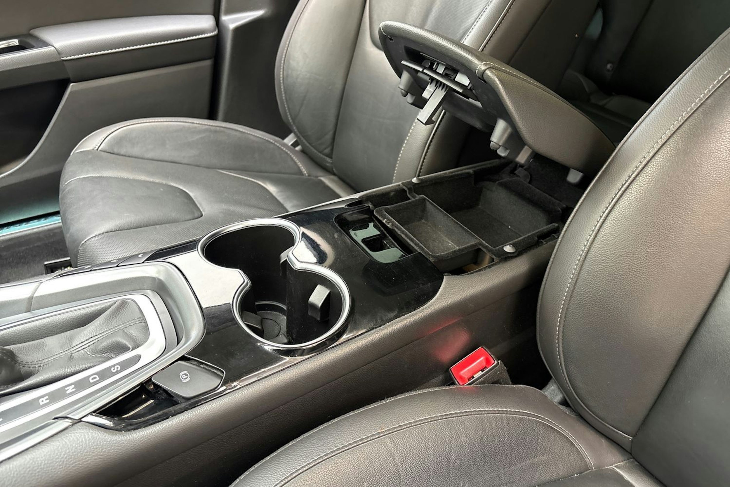 valkoinen Ford Mondeo 2016 kuva 29.