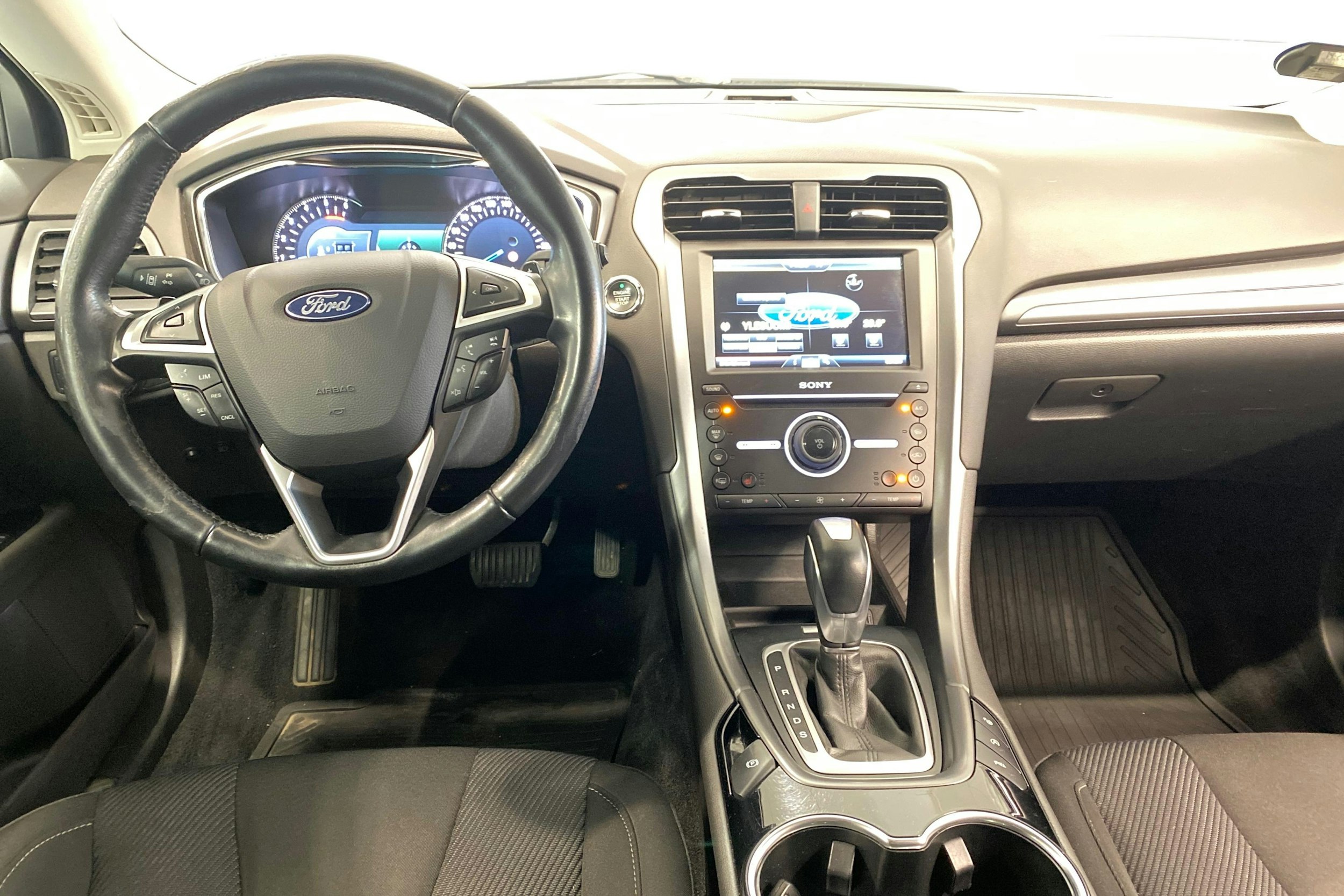 Valkoinen Ford MONDEO 2016 kuva 9.